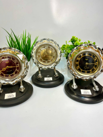 Настольные механические часы "Маяк". Хрустальный корпус, карболит подставка. Завод на 7 дней. Картинка 1